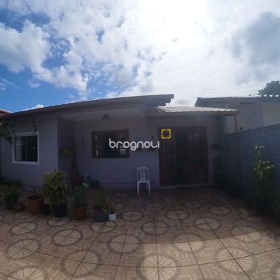 Casa com 83m², 2 quartos, 3 garagens, no bairro Rio Vermelho em Florianópolis