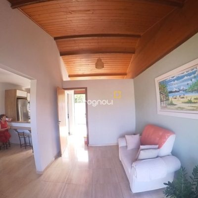 Casa com 83m², 2 quartos, 3 garagens, no bairro Rio Vermelho em Florianópolis