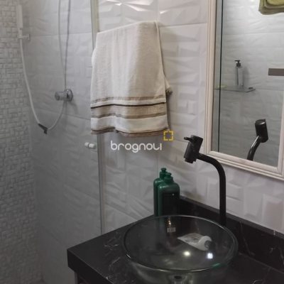 Casa com 83m², 2 quartos, 3 garagens, no bairro Rio Vermelho em Florianópolis