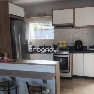 Casa com 83m², 2 quartos, 3 garagens, no bairro Rio Vermelho em Florianópolis