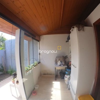 Casa com 83m², 2 quartos, 3 garagens, no bairro Rio Vermelho em Florianópolis