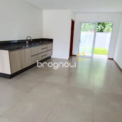 Casa com 123m², 3 quartos (sendo 1 suíte), 1 garagem, no bairro Campeche em Florianópolis