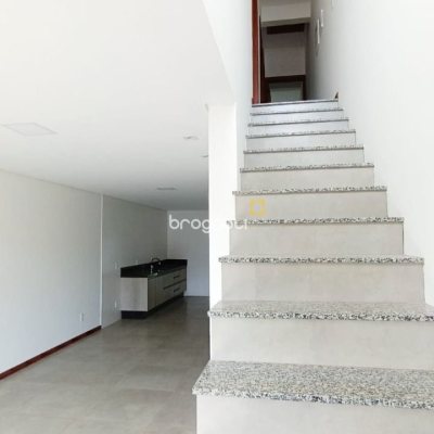 Casa com 123m², 3 quartos (sendo 1 suíte), 1 garagem, no bairro Campeche em Florianópolis