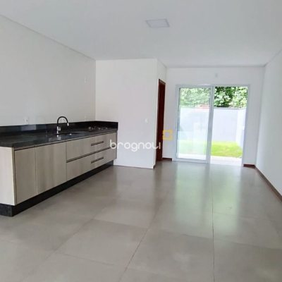 Casa com 123m², 3 quartos (sendo 1 suíte), 1 garagem, no bairro Campeche em Florianópolis