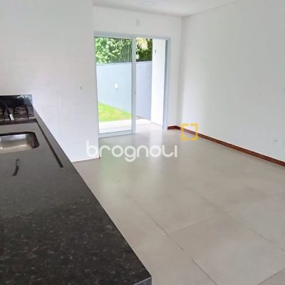 Casa com 123m², 3 quartos (sendo 1 suíte), 1 garagem, no bairro Campeche em Florianópolis
