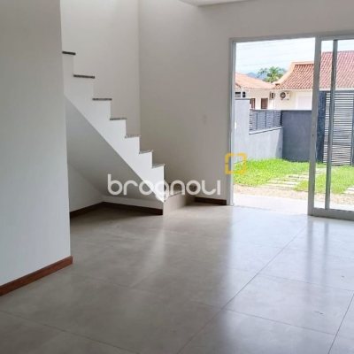 Casa com 123m², 3 quartos (sendo 1 suíte), 1 garagem, no bairro Campeche em Florianópolis