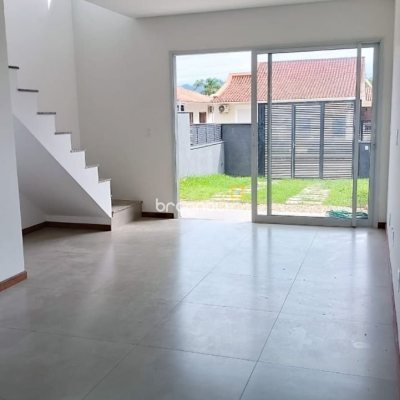 Casa com 123m², 3 quartos (sendo 1 suíte), 1 garagem, no bairro Campeche em Florianópolis