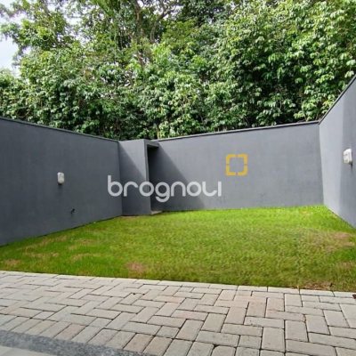 Casa com 123m², 3 quartos (sendo 1 suíte), 1 garagem, no bairro Campeche em Florianópolis