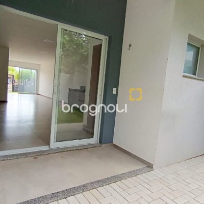 Casa com 123m², 3 quartos (sendo 1 suíte), 1 garagem, no bairro Campeche em Florianópolis