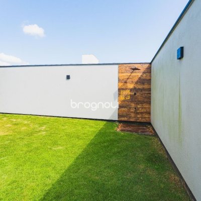 Casa com 160m², 3 quartos (sendo 1 suíte), 2 garagens, no bairro Campeche em Florianópolis