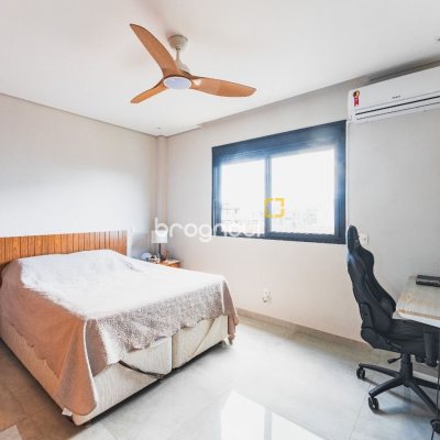 Casa com 160m², 3 quartos (sendo 1 suíte), 2 garagens, no bairro Campeche em Florianópolis