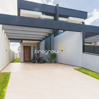 Casa com 160m², 3 quartos (sendo 1 suíte), 2 garagens, no bairro Campeche em Florianópolis