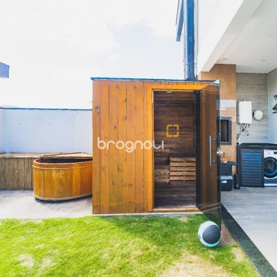 Casa com 160m², 3 quartos (sendo 1 suíte), 2 garagens, no bairro Campeche em Florianópolis