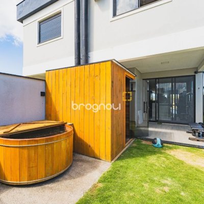 Casa com 160m², 3 quartos (sendo 1 suíte), 2 garagens, no bairro Campeche em Florianópolis