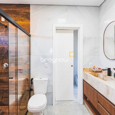 Casa com 160m², 3 quartos (sendo 1 suíte), 2 garagens, no bairro Campeche em Florianópolis