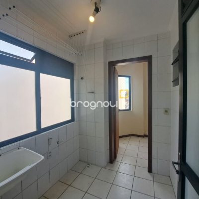 Apartamento com 100m², 3 quartos (sendo 1 suíte), 1 garagem, no bairro Balneário em Florianópolis