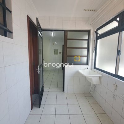 Apartamento com 100m², 3 quartos (sendo 1 suíte), 1 garagem, no bairro Balneário em Florianópolis
