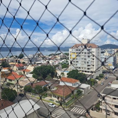 Apartamento com 100m², 3 quartos (sendo 1 suíte), 1 garagem, no bairro Balneário em Florianópolis