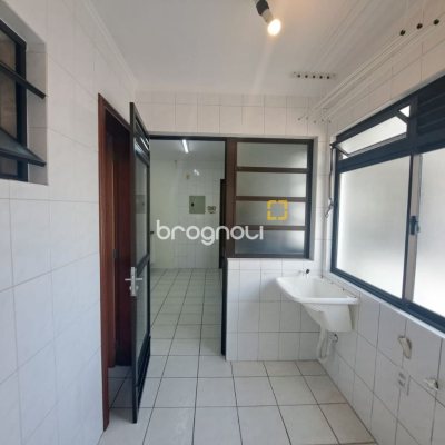 Apartamento com 100m², 3 quartos (sendo 1 suíte), 1 garagem, no bairro Balneário em Florianópolis
