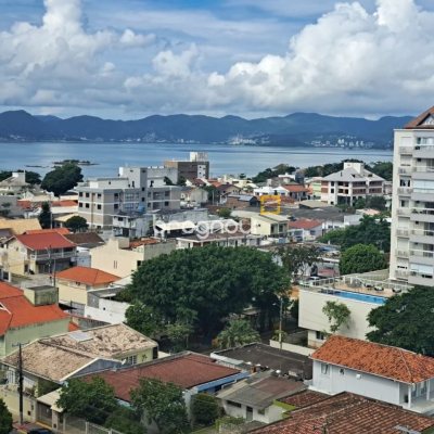 Apartamento com 100m², 3 quartos (sendo 1 suíte), 1 garagem, no bairro Balneário em Florianópolis