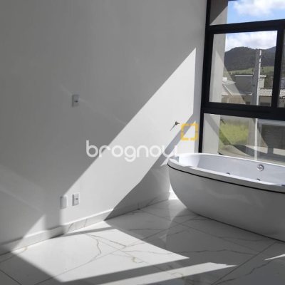 Casa com 140m², 3 quartos (sendo 3 suítes), 2 garagens, no bairro Ingleses em Florianópolis