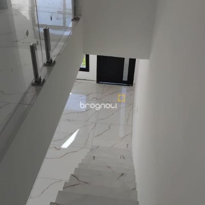 Casa com 140m², 3 quartos (sendo 3 suítes), 2 garagens, no bairro Ingleses em Florianópolis