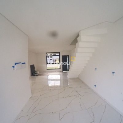 Casa com 140m², 3 quartos (sendo 3 suítes), 2 garagens, no bairro Ingleses em Florianópolis