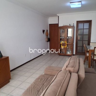 Apartamento com 96m², 3 quartos (sendo 1 suíte), 1 garagem, no bairro Trindade em Florianópolis