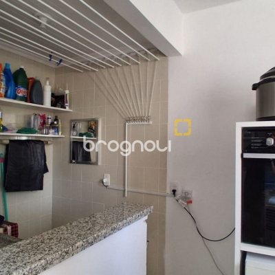 Apartamento com 96m², 3 quartos (sendo 1 suíte), 1 garagem, no bairro Trindade em Florianópolis