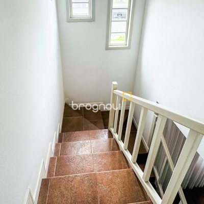 Casa com 239m², 5 quartos (sendo 1 suíte), 2 garagens, no bairro Carianos em Florianópolis