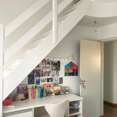 Casa com 239m², 5 quartos (sendo 1 suíte), 2 garagens, no bairro Carianos em Florianópolis