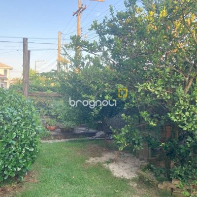 Casa com 239m², 5 quartos (sendo 1 suíte), 2 garagens, no bairro Carianos em Florianópolis