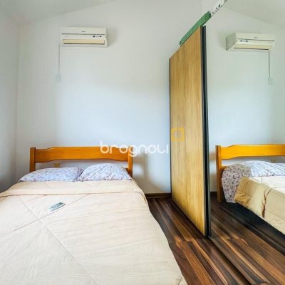 Casa com 239m², 5 quartos (sendo 1 suíte), 2 garagens, no bairro Carianos em Florianópolis