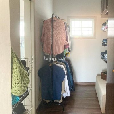 Casa com 239m², 5 quartos (sendo 1 suíte), 2 garagens, no bairro Carianos em Florianópolis