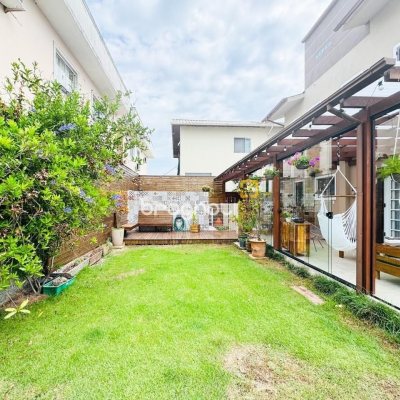 Casa com 239m², 5 quartos (sendo 1 suíte), 2 garagens, no bairro Carianos em Florianópolis