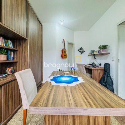 Casa com 239m², 5 quartos (sendo 1 suíte), 2 garagens, no bairro Carianos em Florianópolis