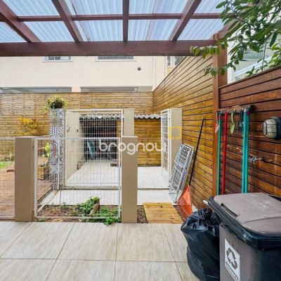 Casa com 239m², 5 quartos (sendo 1 suíte), 2 garagens, no bairro Carianos em Florianópolis