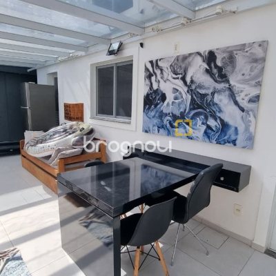 Casa de Condomínio com 138m², 3 quartos (sendo 3 suítes), 2 garagens, no bairro Cachoeira do Bom Jesus em Florianópolis