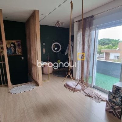 Casa de Condomínio com 138m², 3 quartos (sendo 3 suítes), 2 garagens, no bairro Cachoeira do Bom Jesus em Florianópolis