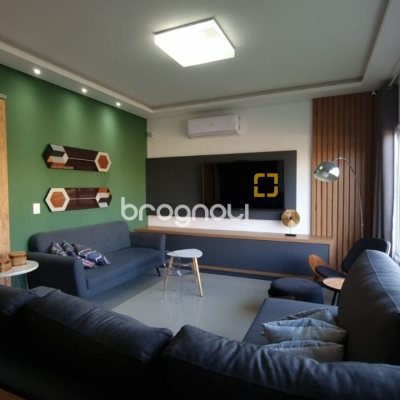 Casa de Condomínio com 138m², 3 quartos (sendo 3 suítes), 2 garagens, no bairro Cachoeira do Bom Jesus em Florianópolis