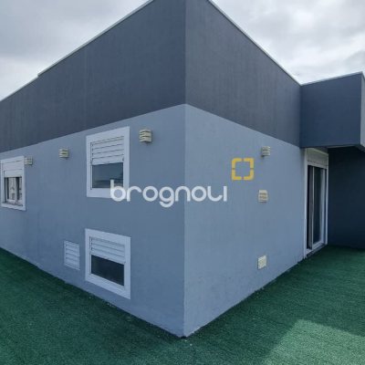 Casa de Condomínio com 138m², 3 quartos (sendo 3 suítes), 2 garagens, no bairro Cachoeira do Bom Jesus em Florianópolis