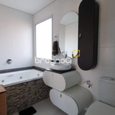 Casa de Condomínio com 138m², 3 quartos (sendo 3 suítes), 2 garagens, no bairro Cachoeira do Bom Jesus em Florianópolis