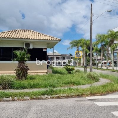 Casa de Condomínio com 138m², 3 quartos (sendo 3 suítes), 2 garagens, no bairro Cachoeira do Bom Jesus em Florianópolis