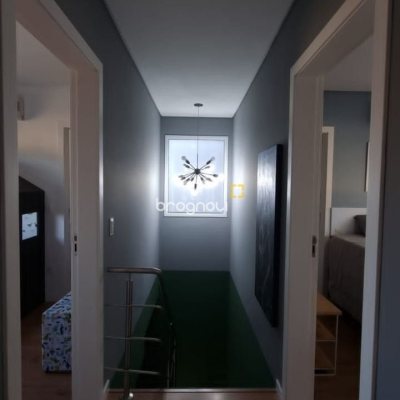 Casa de Condomínio com 138m², 3 quartos (sendo 3 suítes), 2 garagens, no bairro Cachoeira do Bom Jesus em Florianópolis