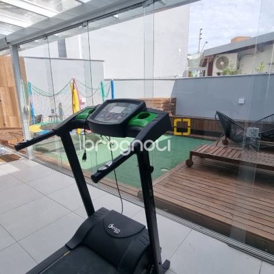 Casa de Condomínio com 138m², 3 quartos (sendo 3 suítes), 2 garagens, no bairro Cachoeira do Bom Jesus em Florianópolis