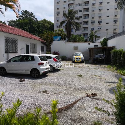 Terreno com 1000m², no bairro Trindade em Florianópolis
