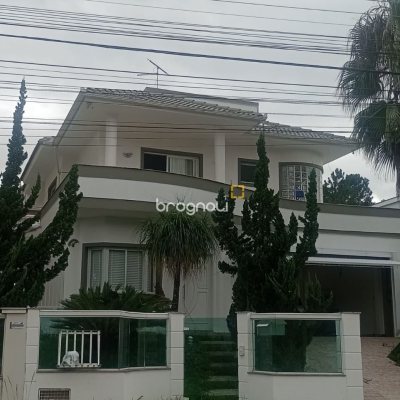 Casa com 239m², 3 quartos (sendo 1 suíte), 2 garagens, no bairro Pedra Branca em Palhoça