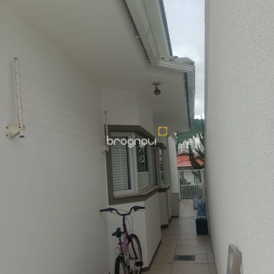 Casa com 239m², 3 quartos (sendo 1 suíte), 2 garagens, no bairro Pedra Branca em Palhoça