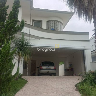 Casa com 239m², 3 quartos (sendo 1 suíte), 2 garagens, no bairro Pedra Branca em Palhoça