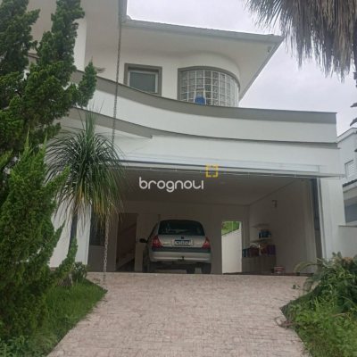 Casa com 239m², 3 quartos (sendo 1 suíte), 2 garagens, no bairro Pedra Branca em Palhoça